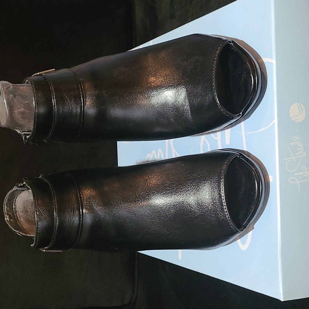 Black booties Life Stride